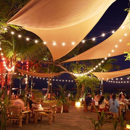 Potato Head Suites&Studios Seminyak Esterno foto The restaurant at night