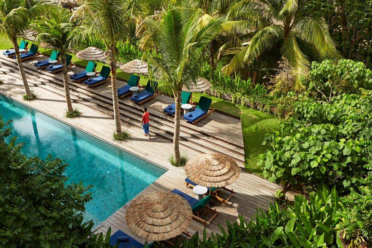 Potato Head Suites&Studios Seminyak Esterno foto The swimming pool at the Four Seasons Resort