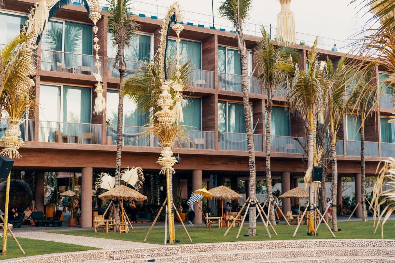 Potato Head Suites&Studios Seminyak Esterno foto The hotel's beachside rooms