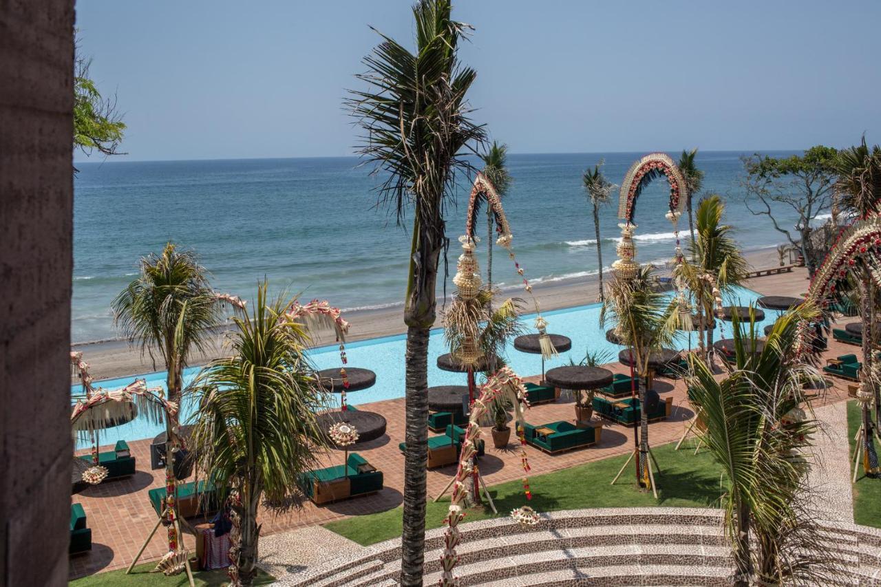 Potato Head Suites&Studios Seminyak Esterno foto The beach at the Hard Rock Hotel