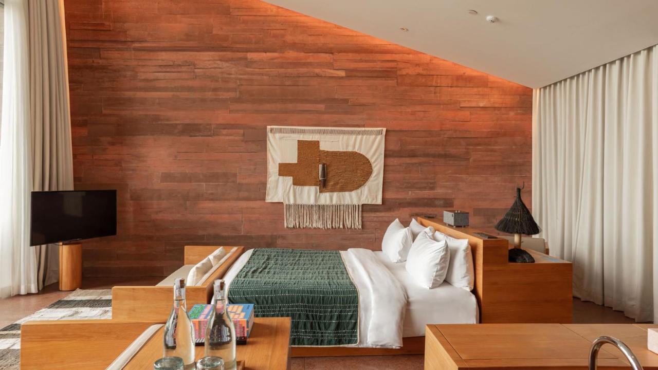 Potato Head Suites&Studios Seminyak Esterno foto A bedroom at the hotel