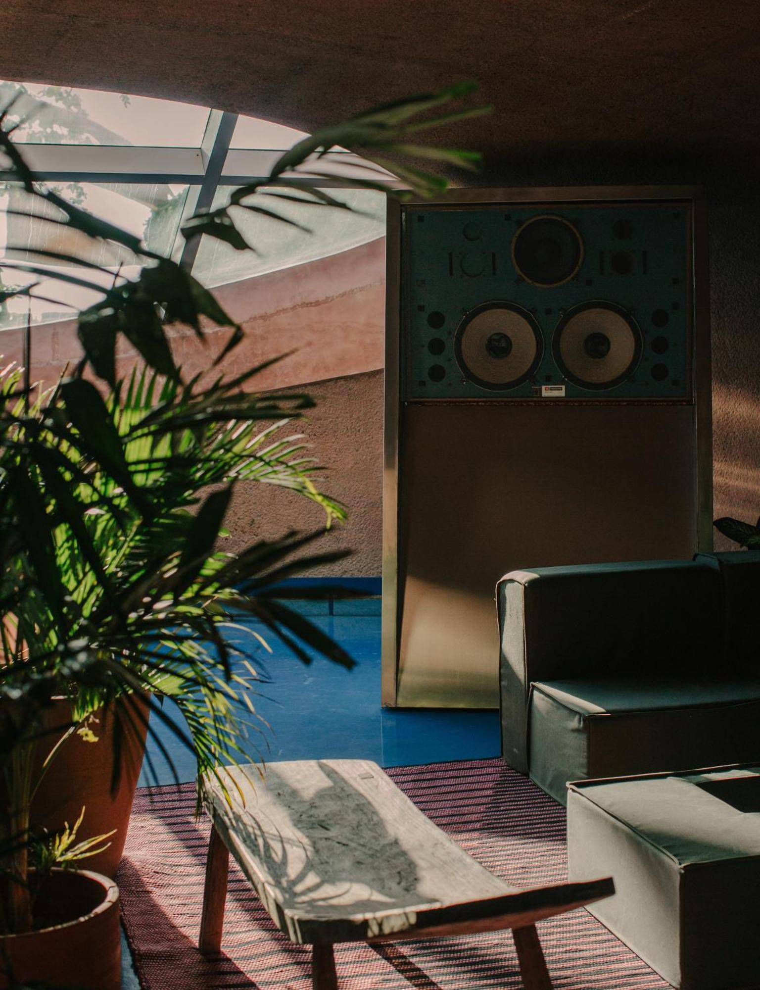 Potato Head Suites&Studios Seminyak Esterno foto The interior of the station