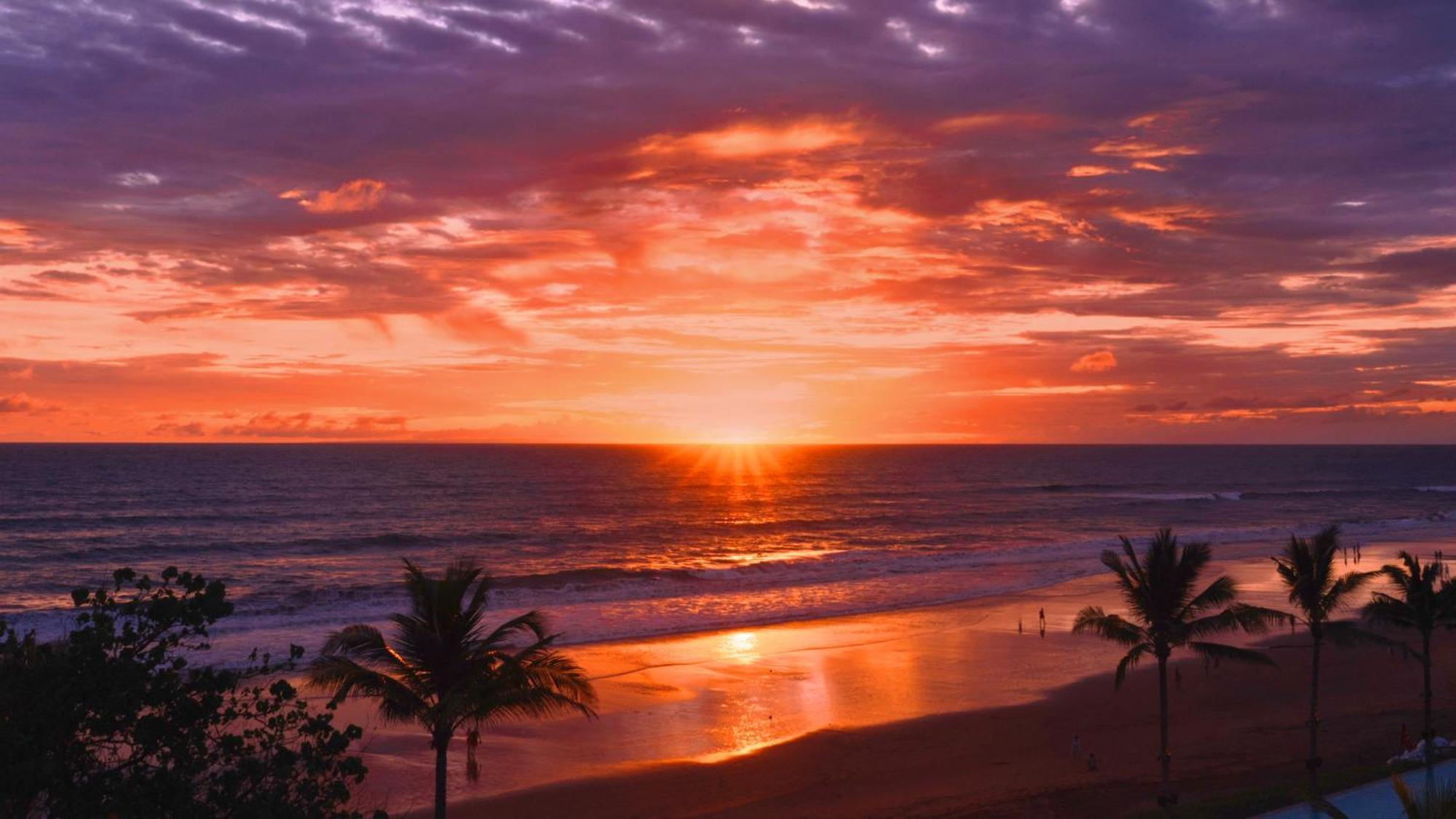 Potato Head Suites&Studios Seminyak Esterno foto Sunset at the beach