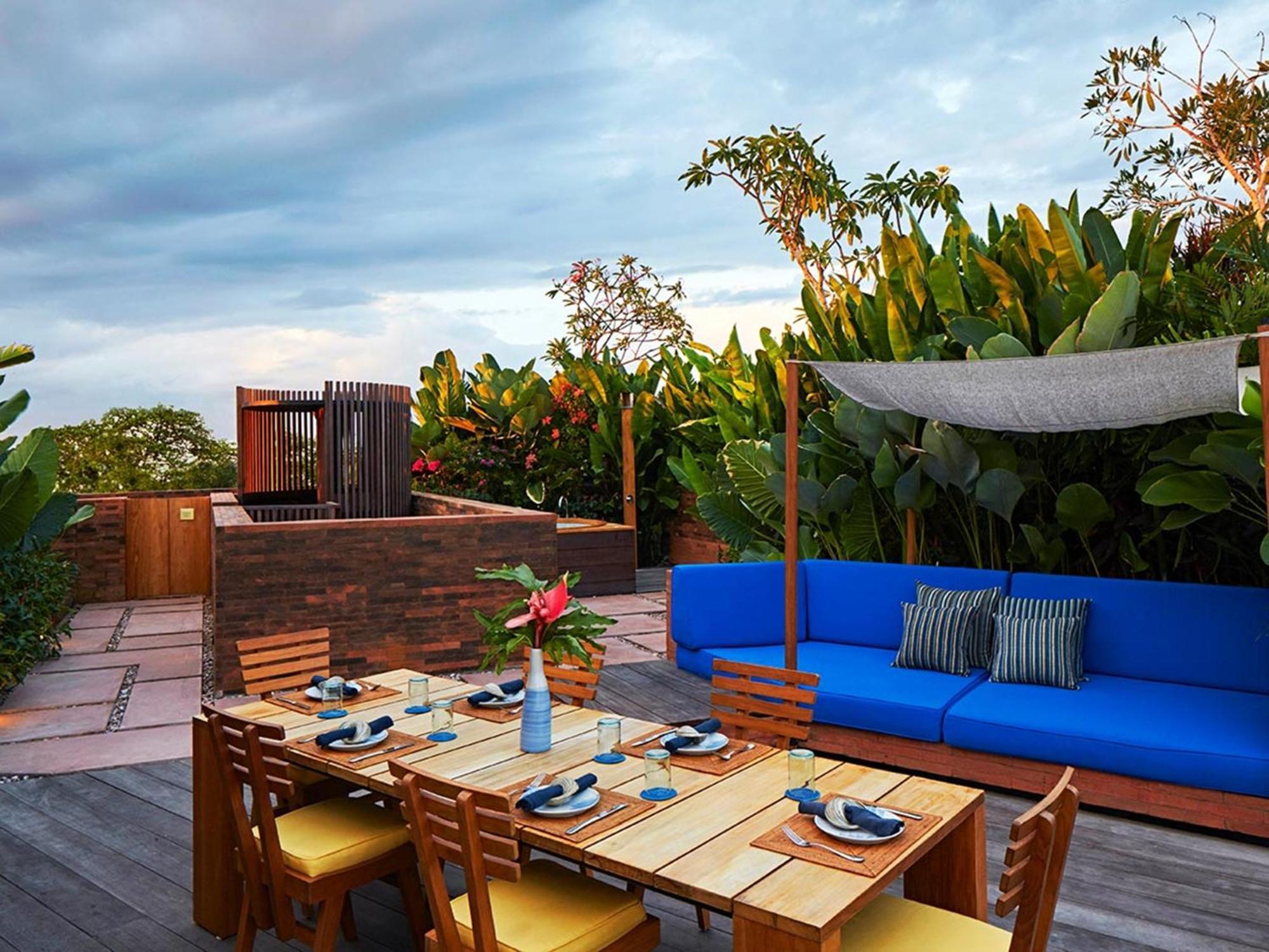Potato Head Suites&Studios Seminyak Esterno foto The rooftop bar at the hotel
