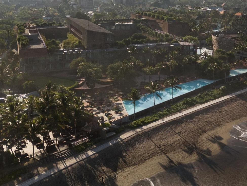 Potato Head Suites&Studios Seminyak Esterno foto Aerial view of the hotel