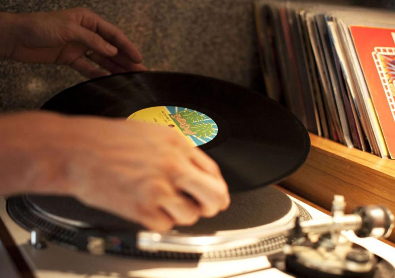 Potato Head Suites&Studios Seminyak Esterno foto A record being placed on a turntable