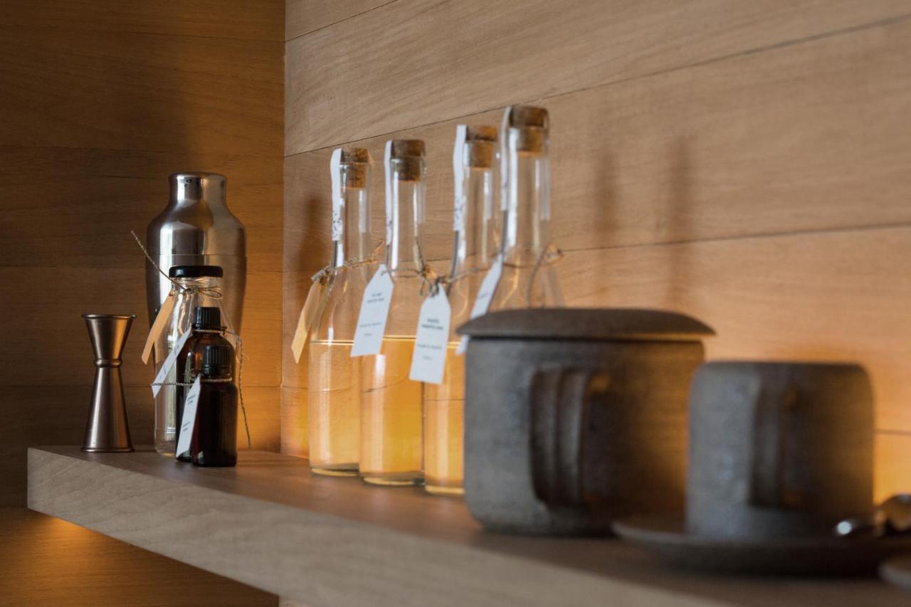 Potato Head Suites&Studios Seminyak Esterno foto Bottles of grappa