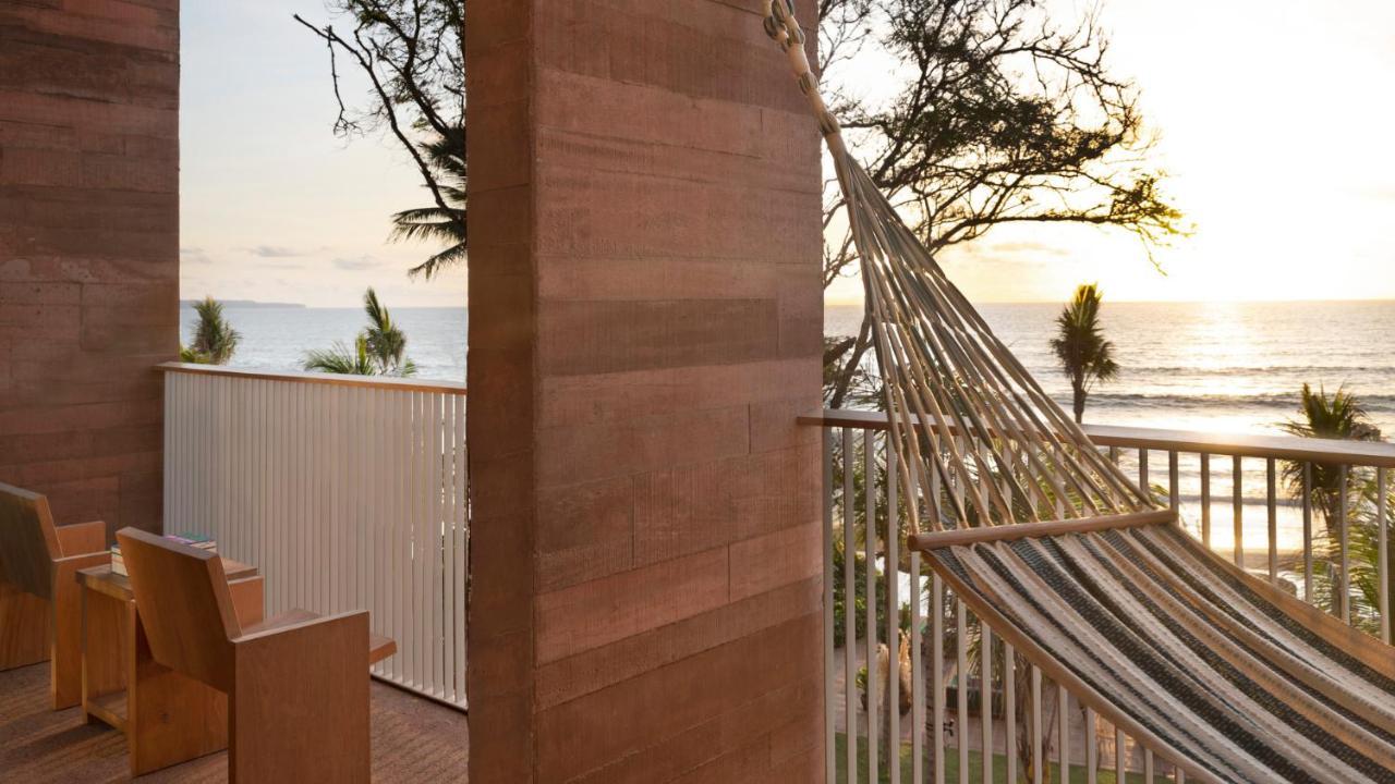 Potato Head Suites&Studios Seminyak Esterno foto A monolith at the beach
