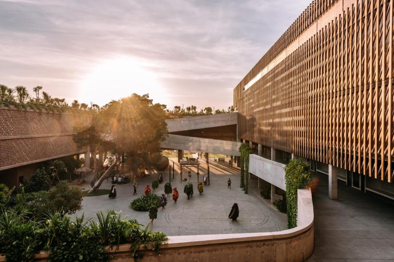 Potato Head Suites&Studios Seminyak Esterno foto The proposed station at the heart of the new town